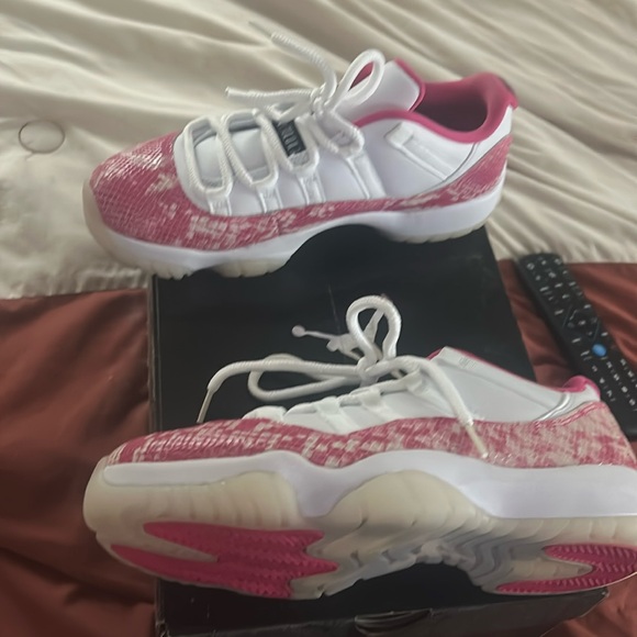 Pink and white Jordan 11’s brand new - Picture 1 of 2